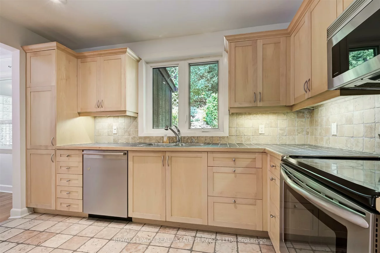 5, Easson, High Park-Swansea, Toronto