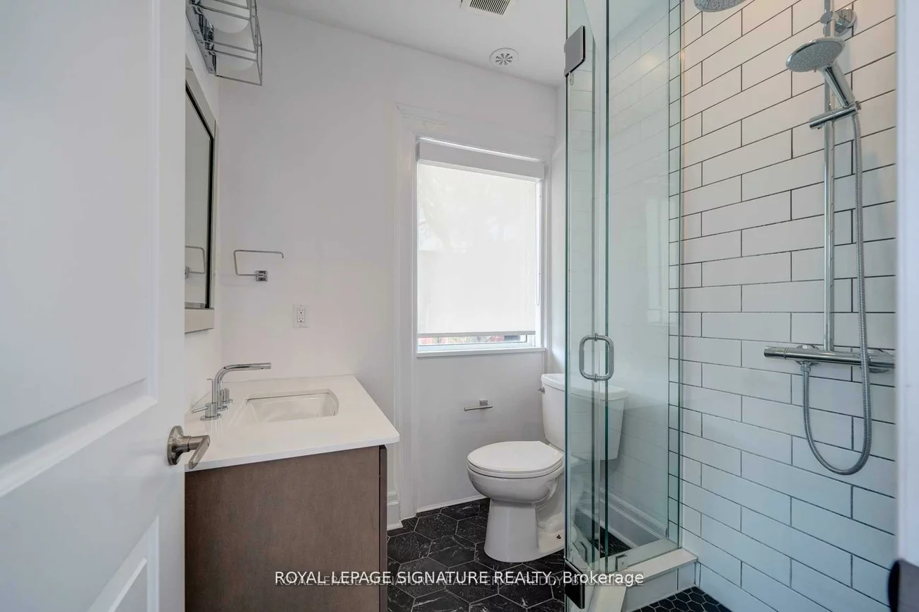 1, Lansdowne, Roncesvalles, Toronto