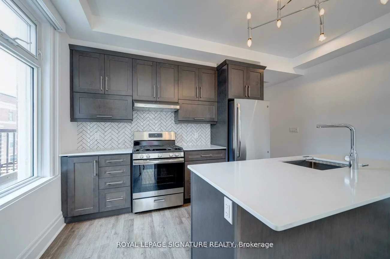 1, Lansdowne, Roncesvalles, Toronto