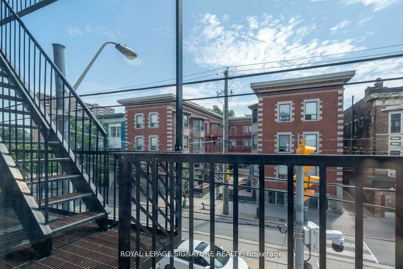 1, Lansdowne, Roncesvalles, Toronto