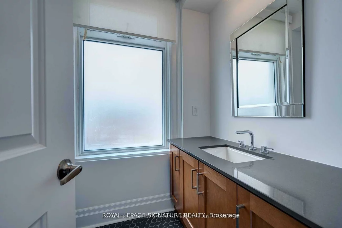 1, Lansdowne, Roncesvalles, Toronto