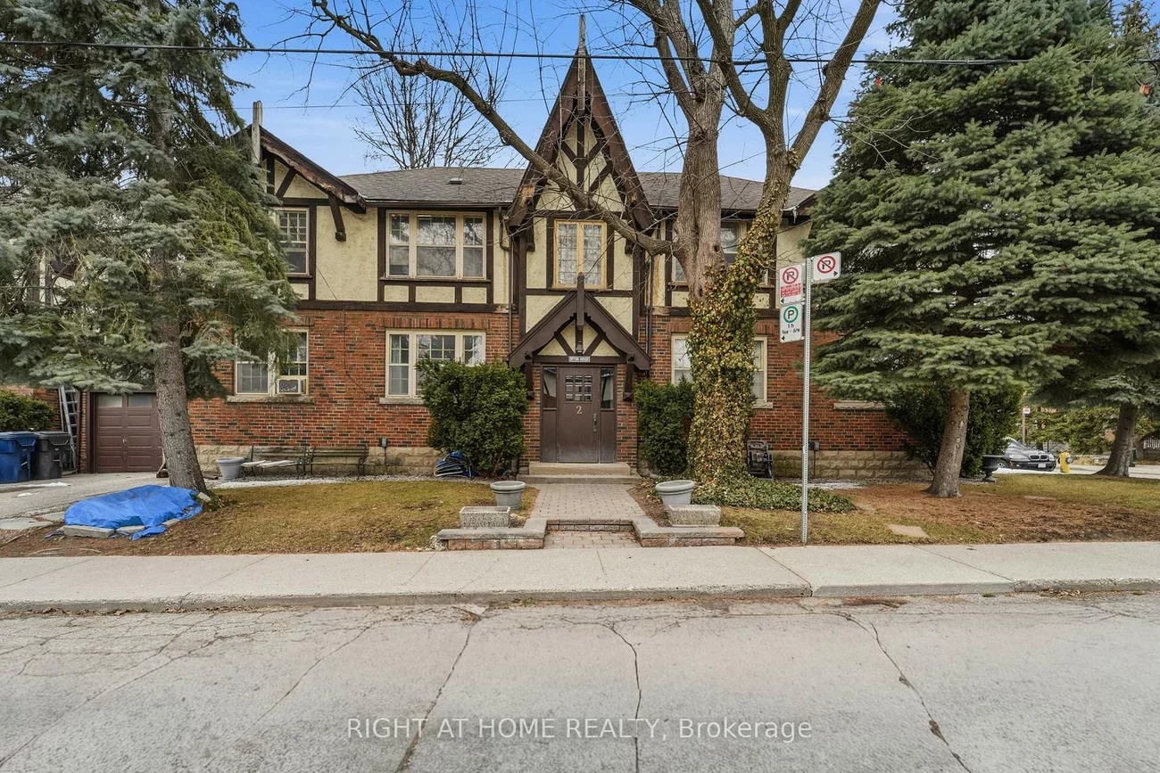 2, Montye, Runnymede-Bloor West Village, Toronto