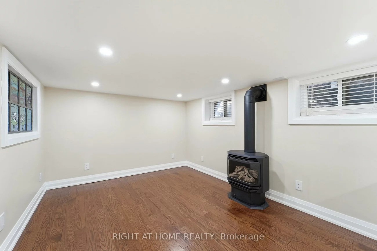 2, Montye, Runnymede-Bloor West Village, Toronto