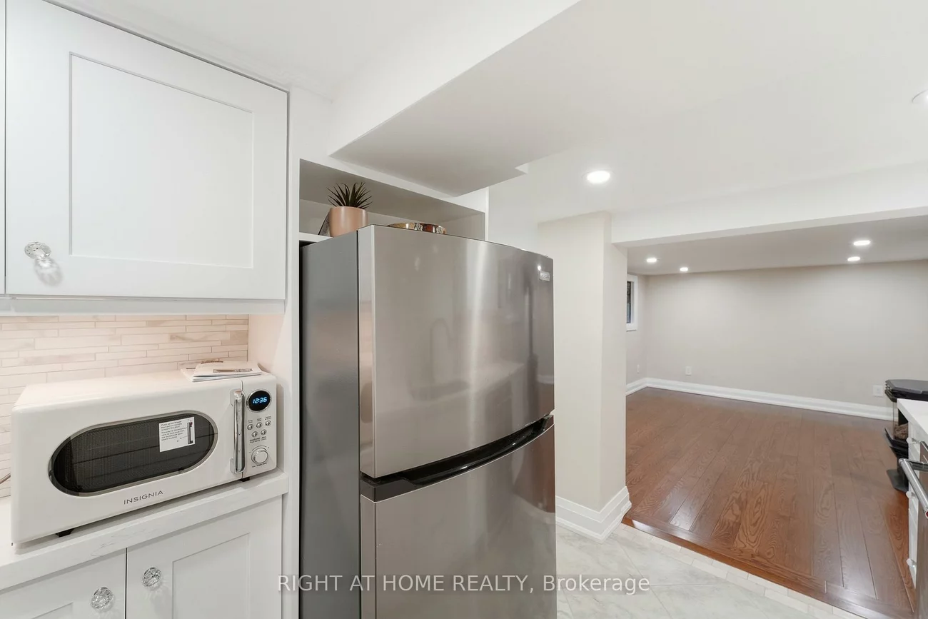 2, Montye, Runnymede-Bloor West Village, Toronto