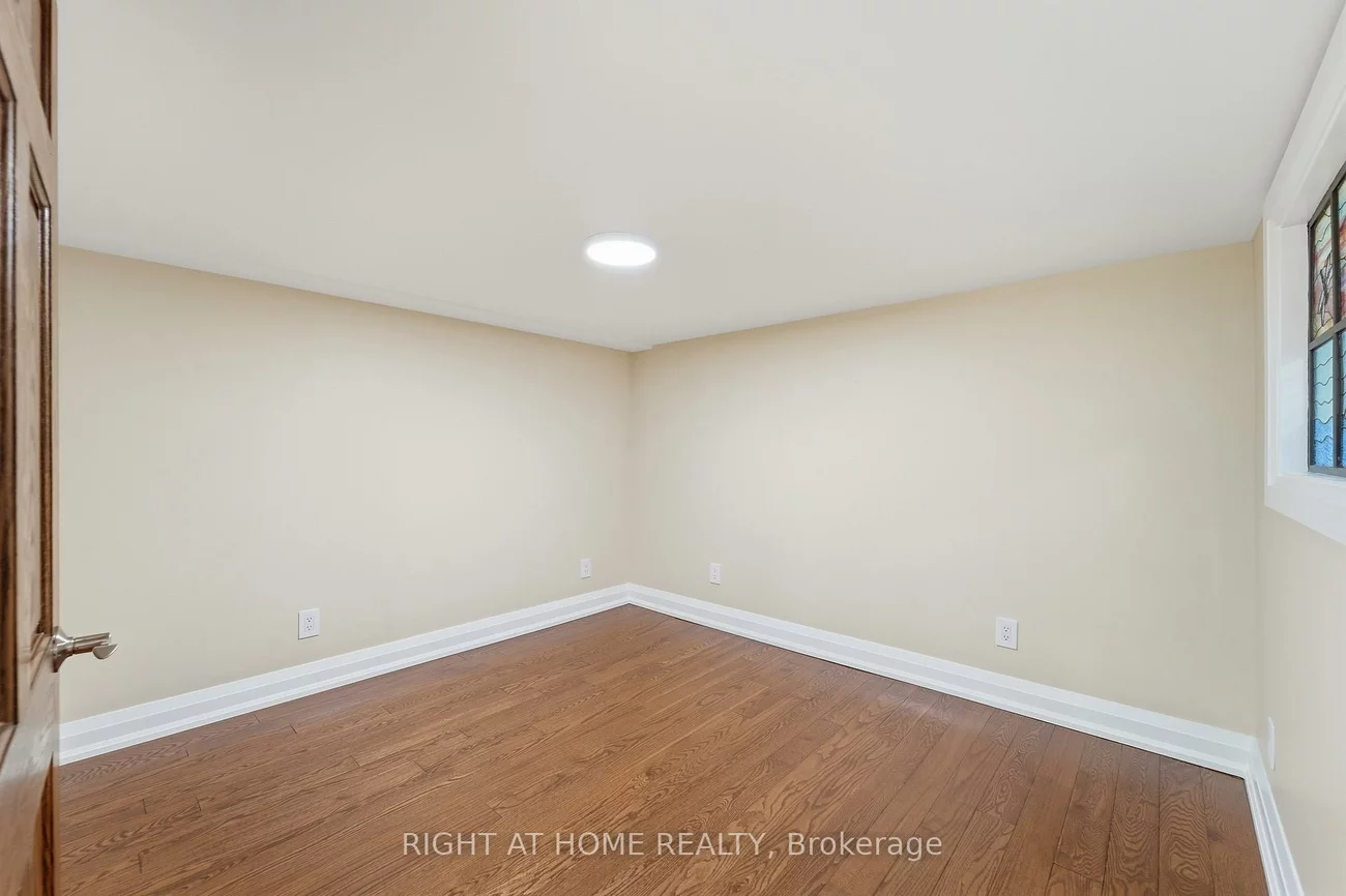 2, Montye, Runnymede-Bloor West Village, Toronto