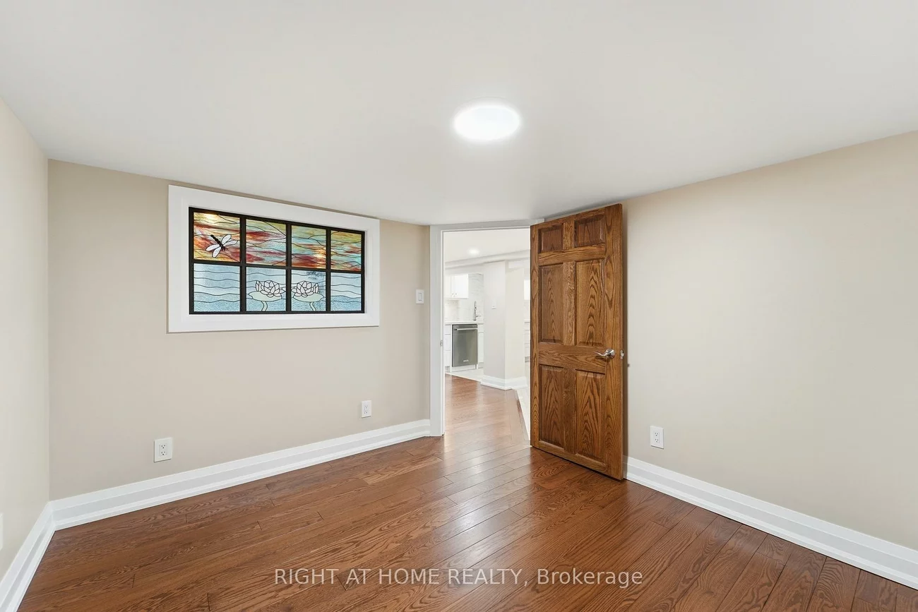 2, Montye, Runnymede-Bloor West Village, Toronto