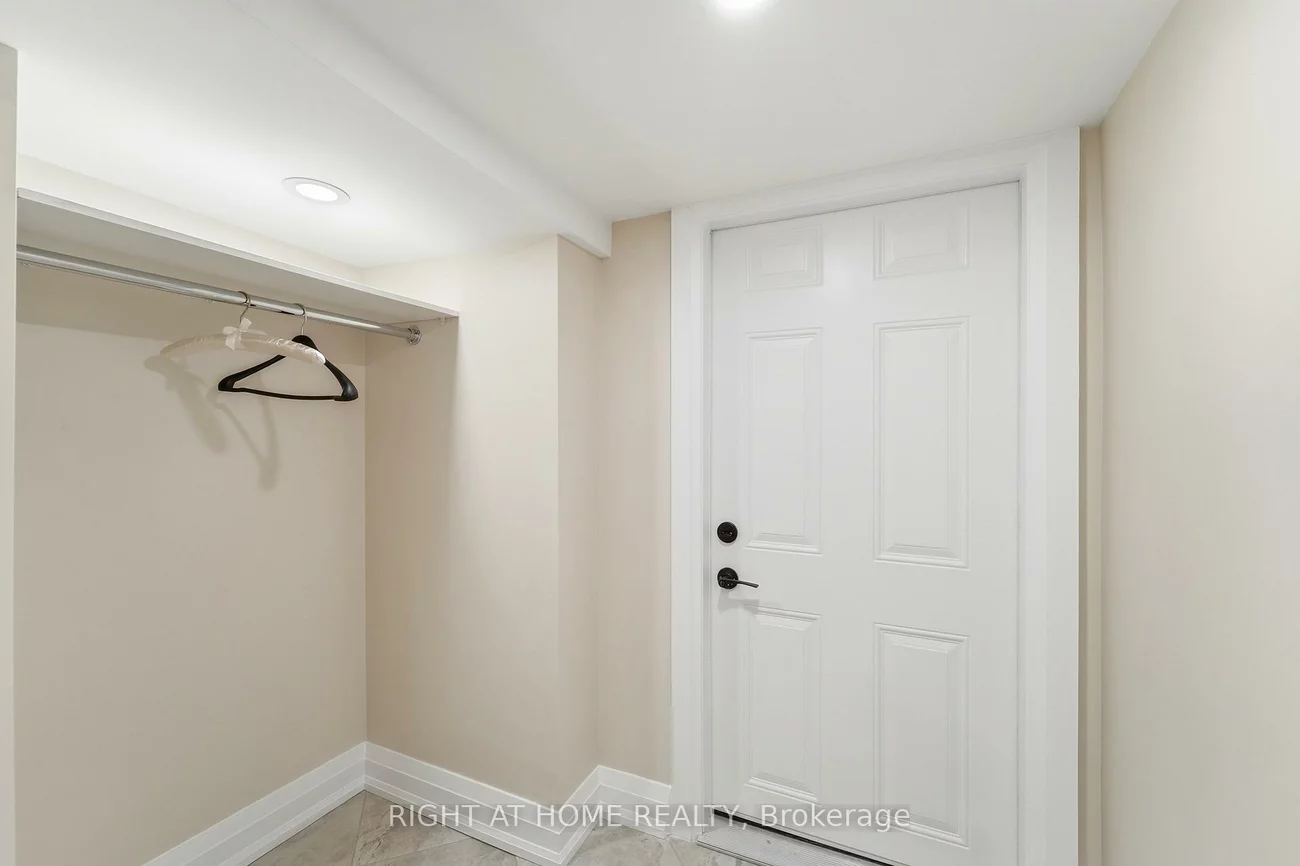 2, Montye, Runnymede-Bloor West Village, Toronto