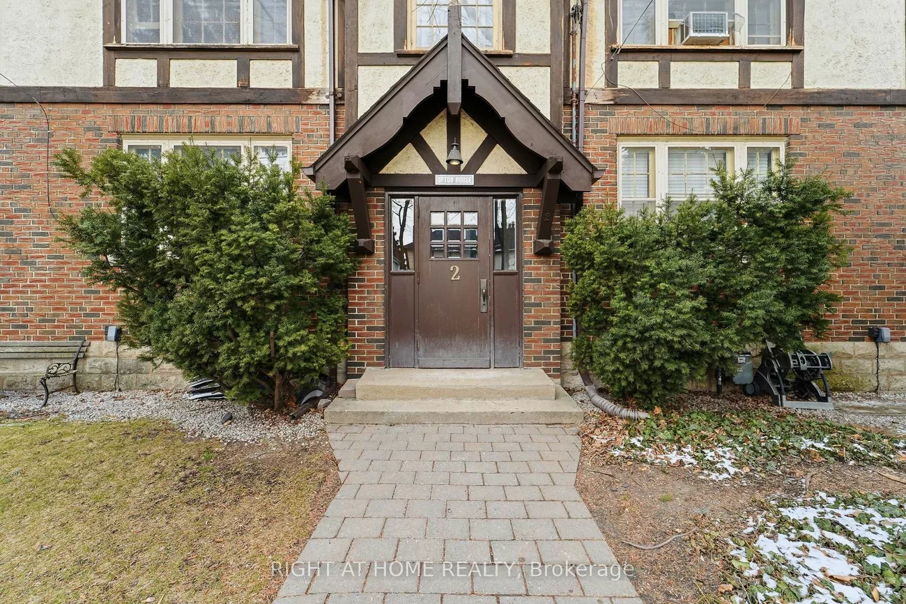 2, Montye, Runnymede-Bloor West Village, Toronto