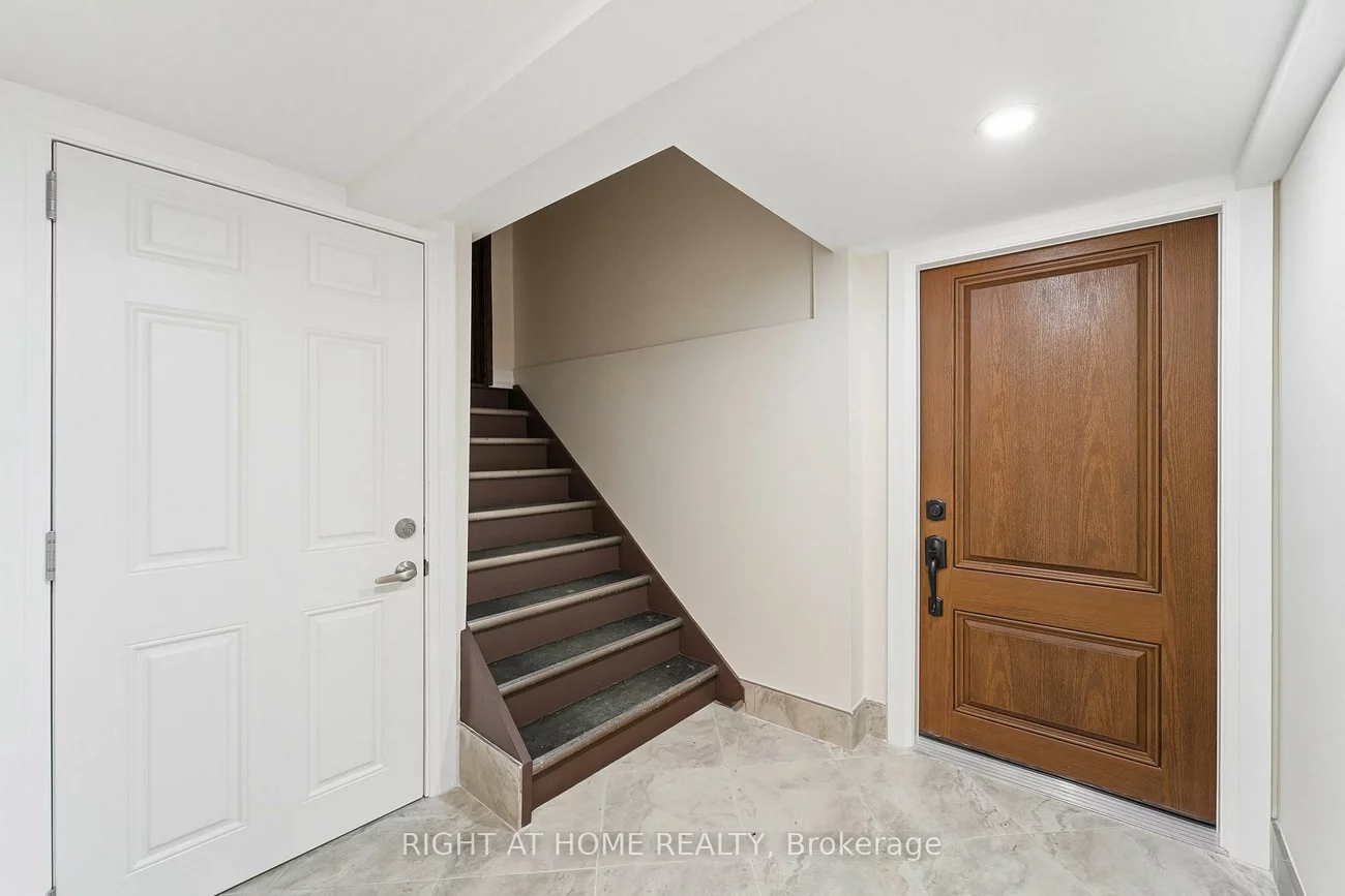 2, Montye, Runnymede-Bloor West Village, Toronto