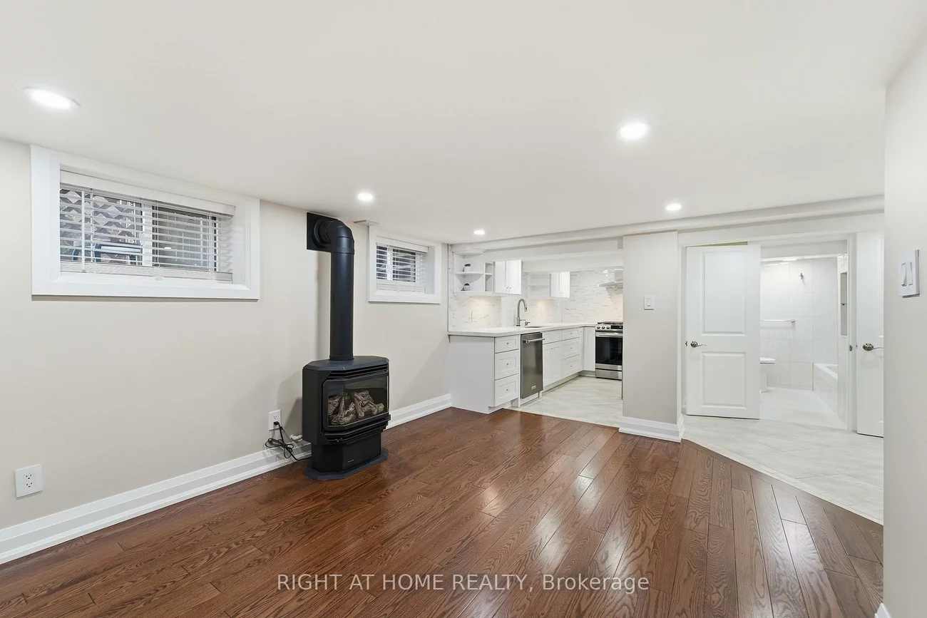 2, Montye, Runnymede-Bloor West Village, Toronto