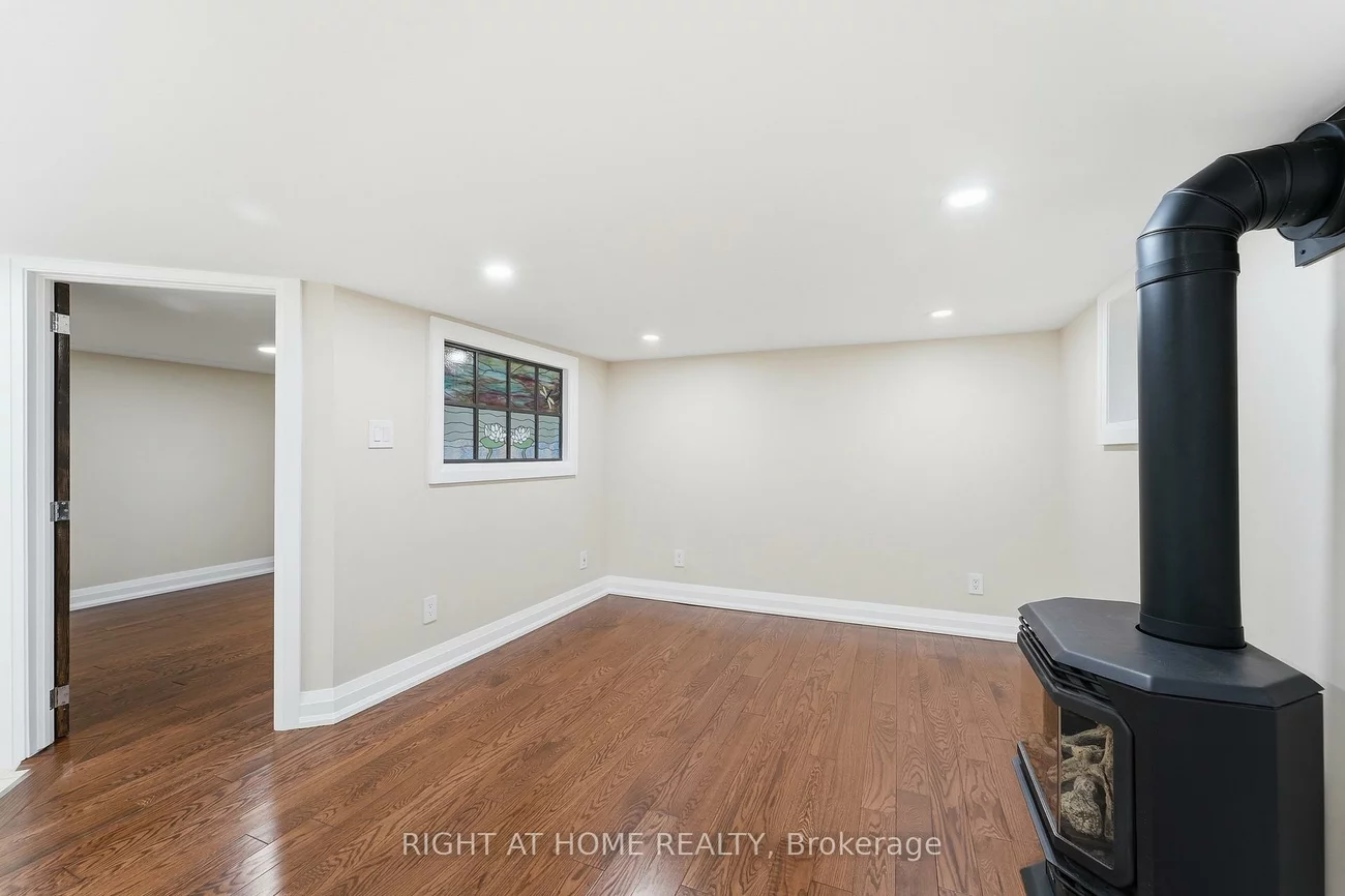 2, Montye, Runnymede-Bloor West Village, Toronto