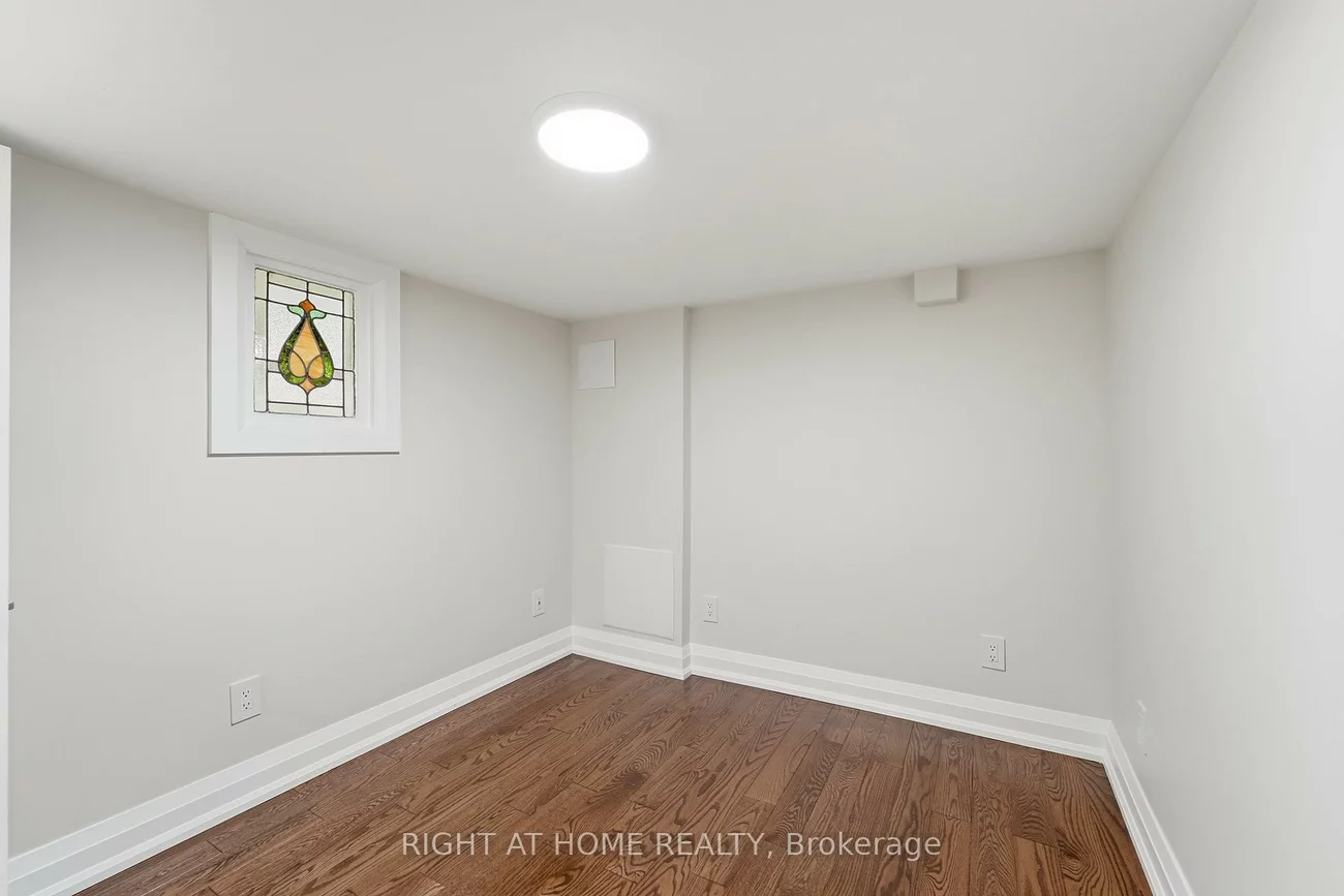 2, Montye, Runnymede-Bloor West Village, Toronto