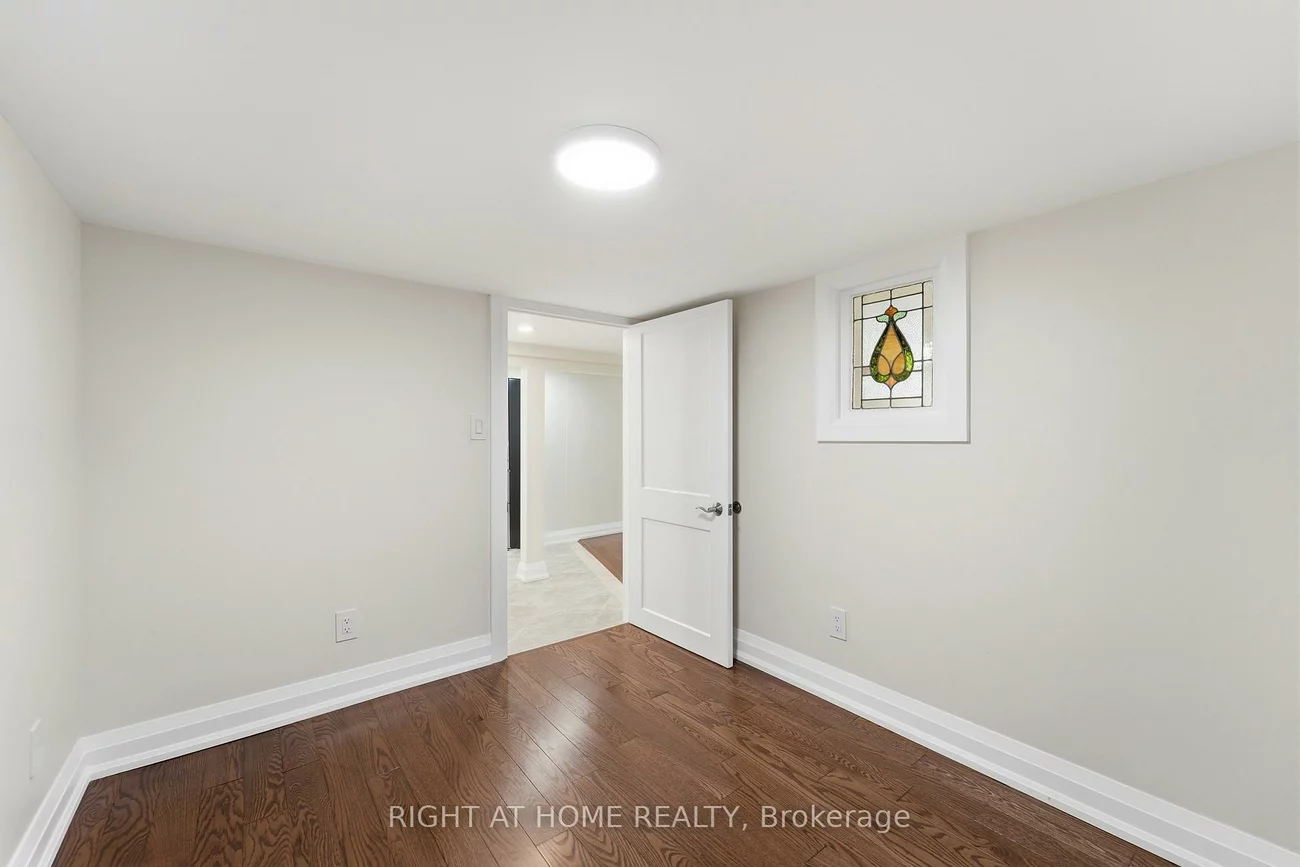 2, Montye, Runnymede-Bloor West Village, Toronto