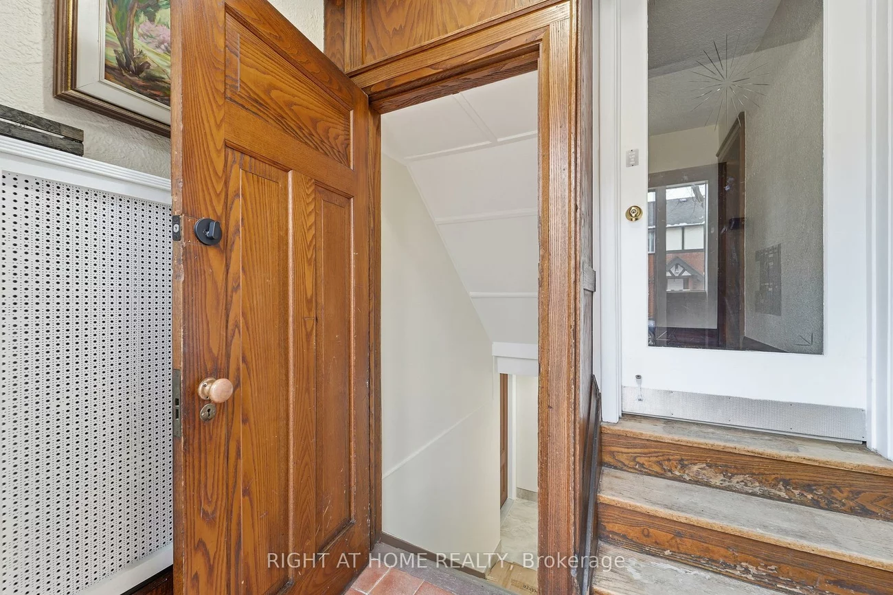 2, Montye, Runnymede-Bloor West Village, Toronto