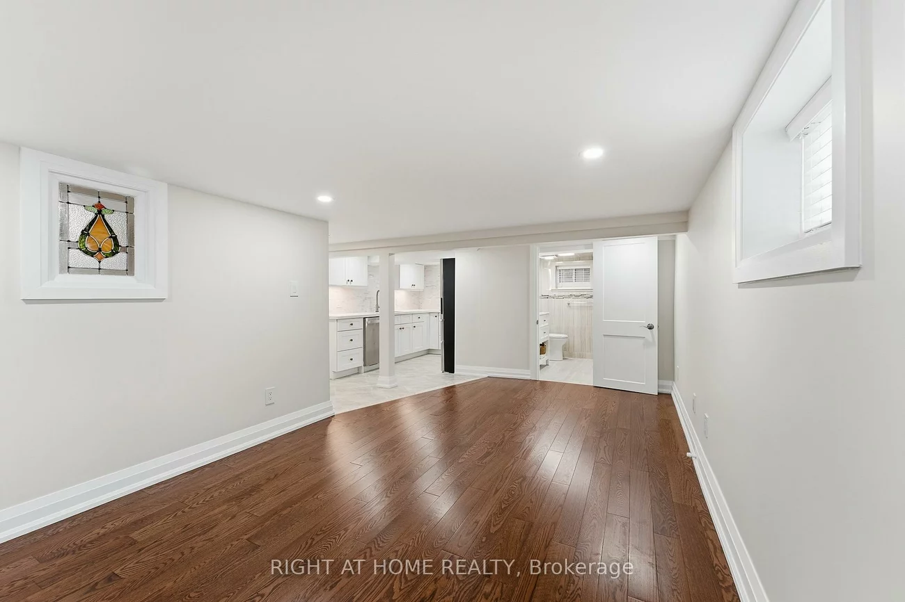 2, Montye, Runnymede-Bloor West Village, Toronto