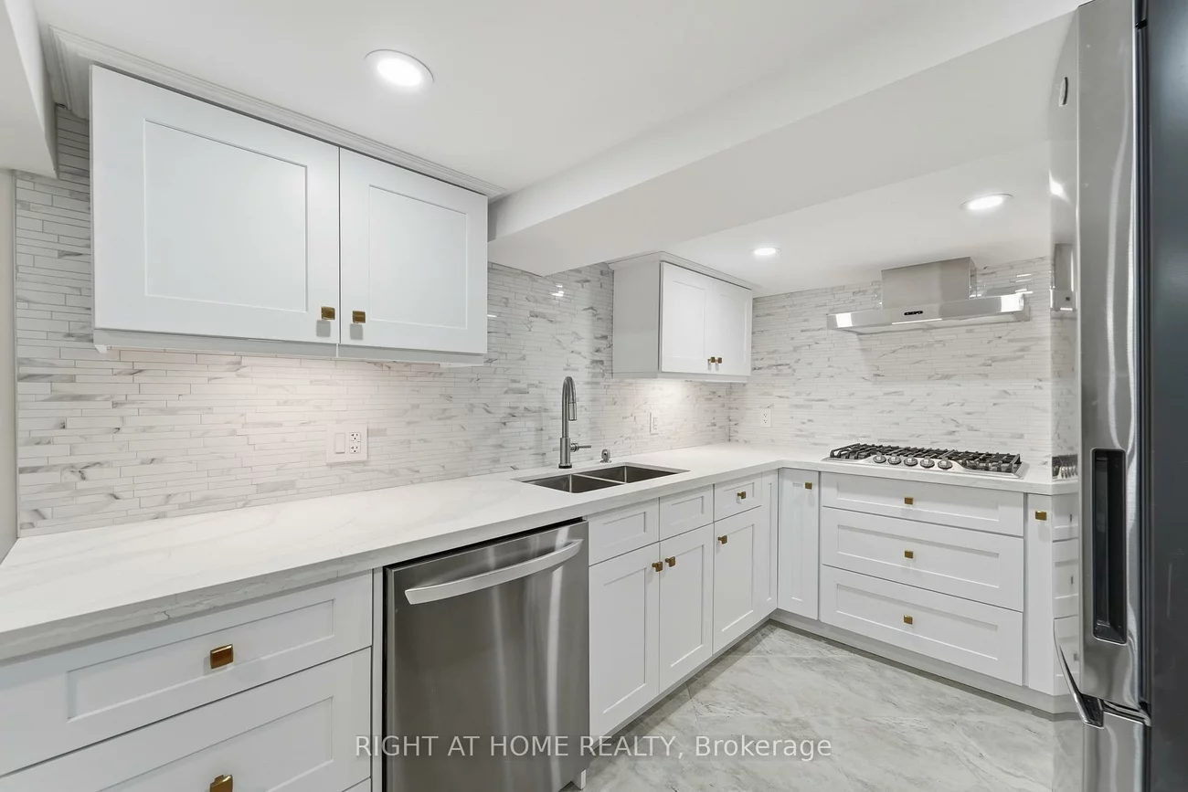 2, Montye, Runnymede-Bloor West Village, Toronto