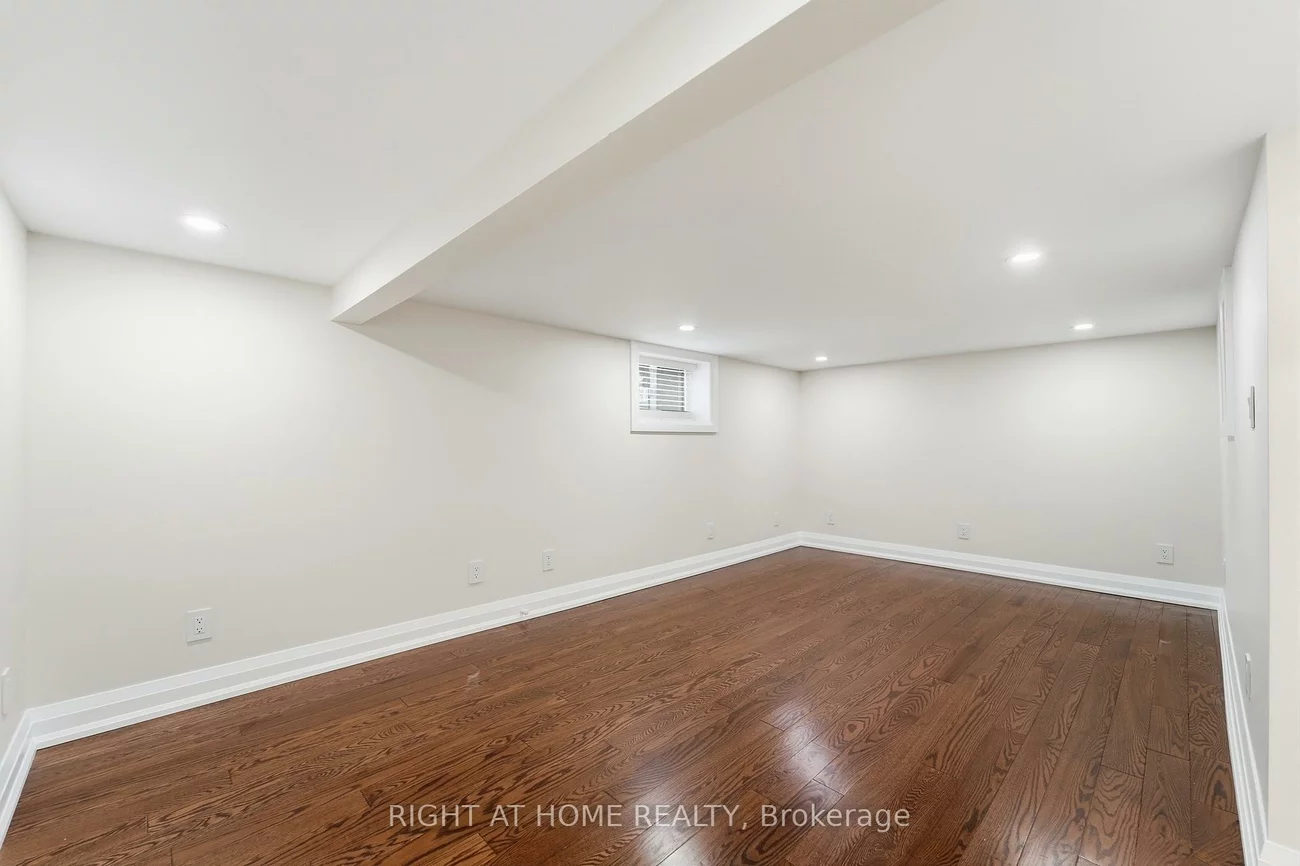 2, Montye, Runnymede-Bloor West Village, Toronto