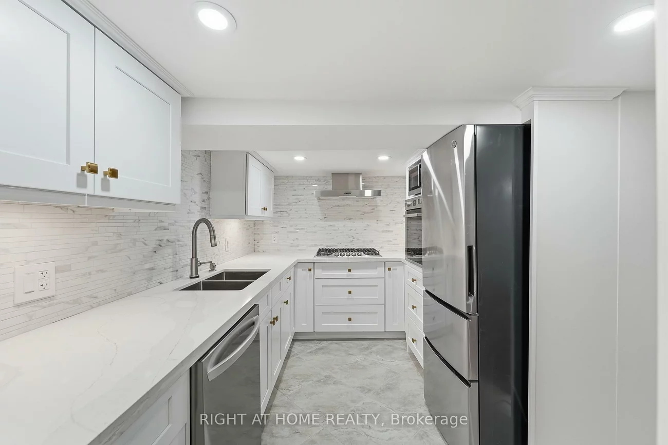 2, Montye, Runnymede-Bloor West Village, Toronto