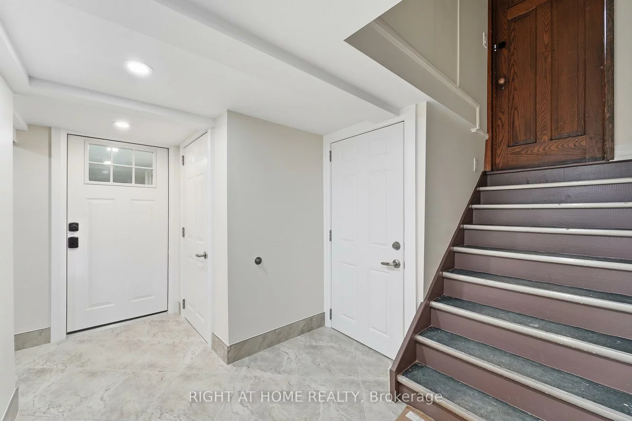 2, Montye, Runnymede-Bloor West Village, Toronto