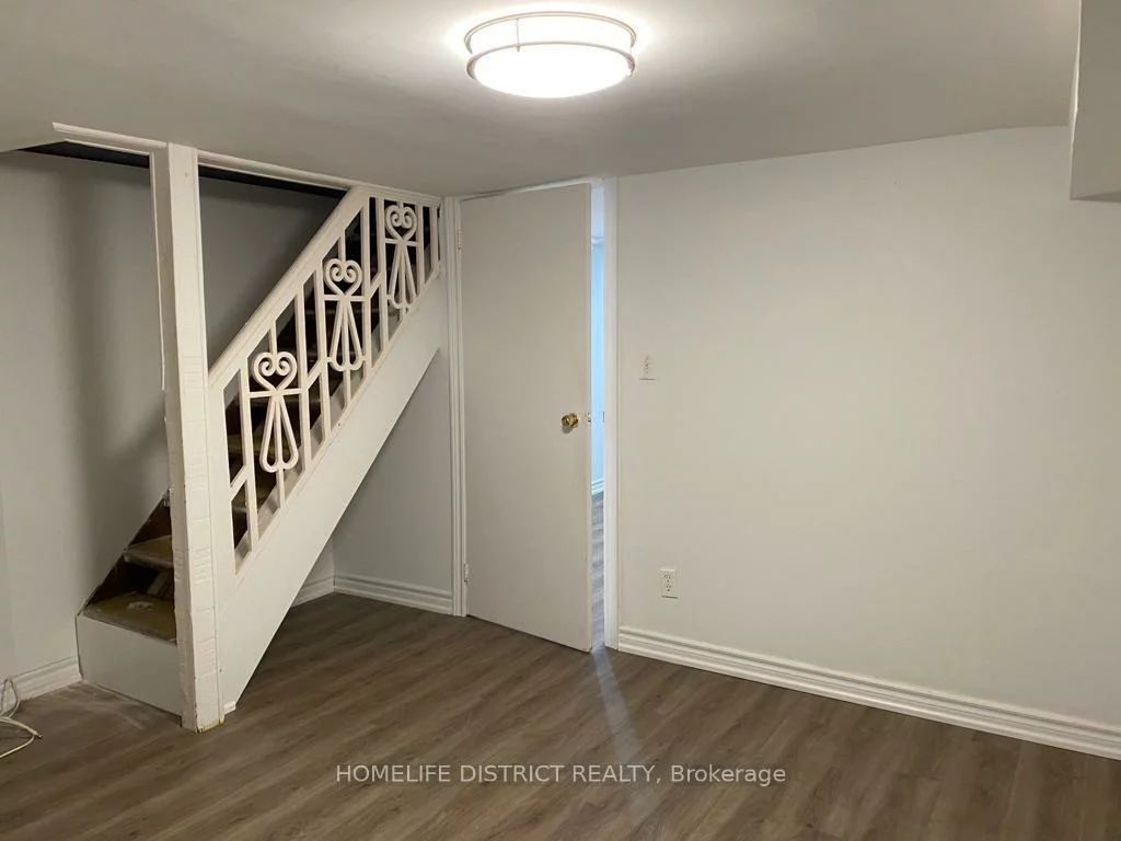 135, Emerson, Dovercourt-Wallace Emerson-Junction, Toronto