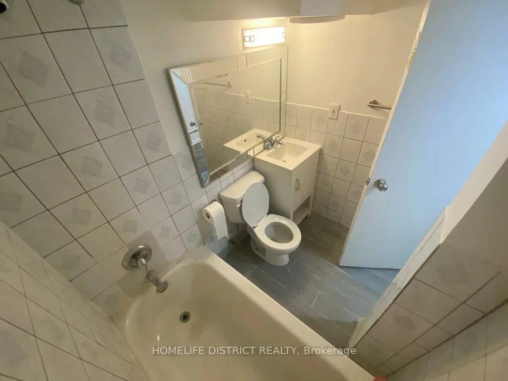 135, Emerson, Dovercourt-Wallace Emerson-Junction, Toronto