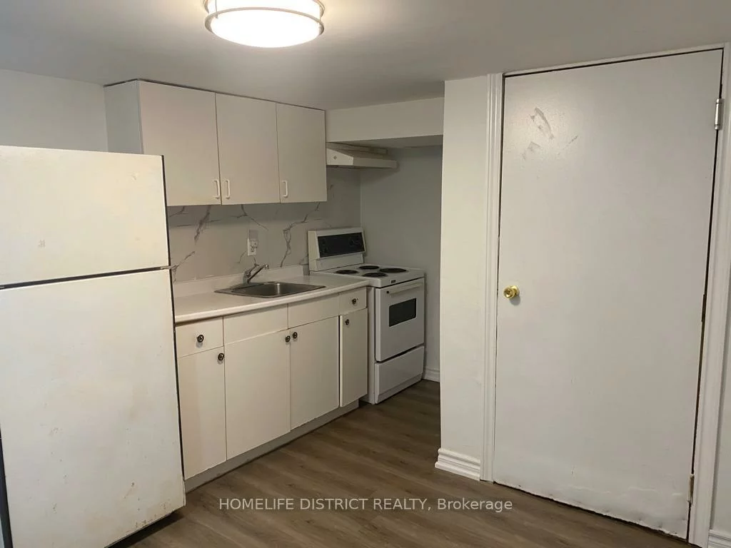 135, Emerson, Dovercourt-Wallace Emerson-Junction, Toronto