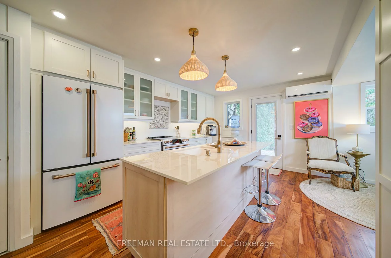 302, Evelyn, Junction Area, Toronto