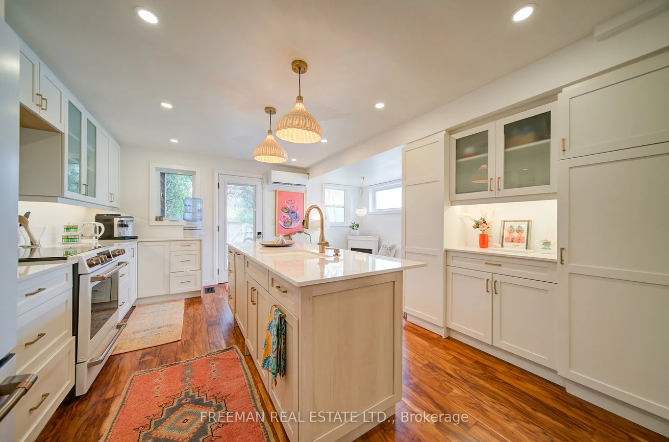 302, Evelyn, Junction Area, Toronto