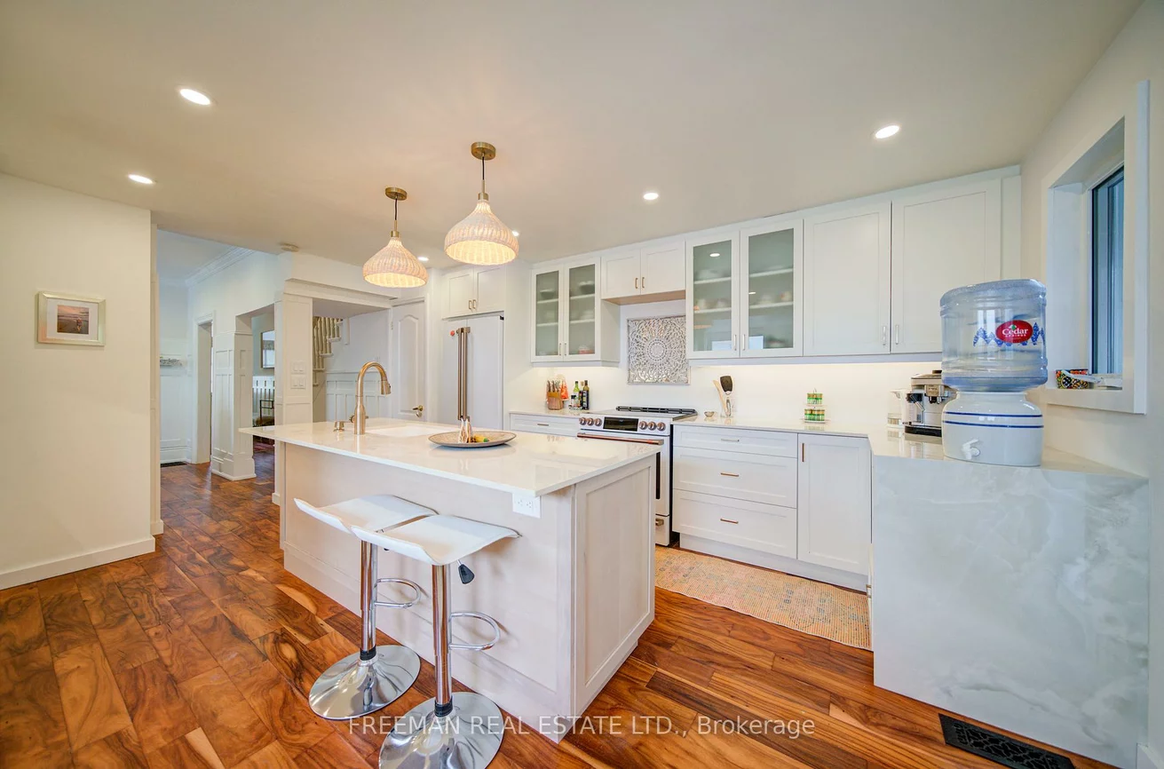 302, Evelyn, Junction Area, Toronto