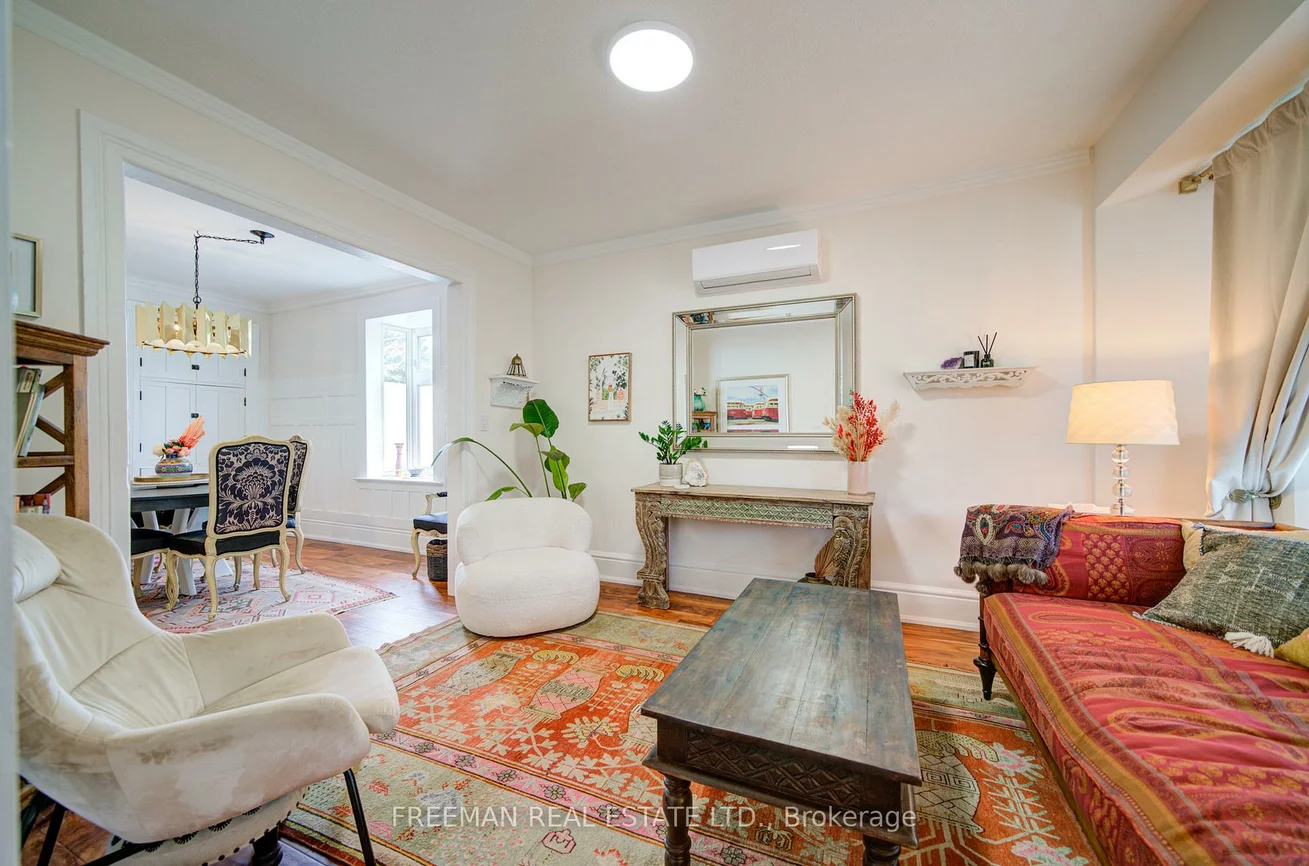 302, Evelyn, Junction Area, Toronto