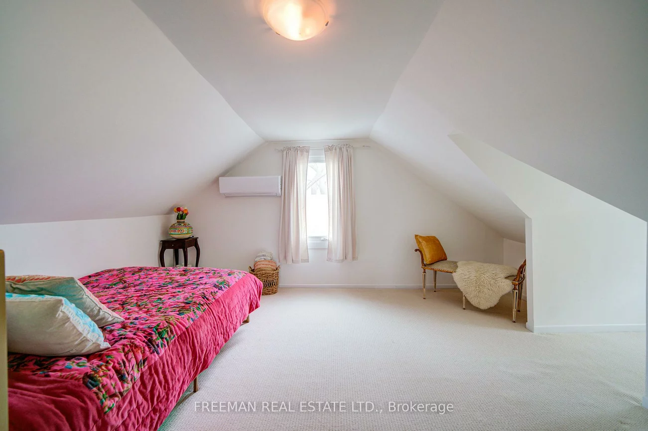 302, Evelyn, Junction Area, Toronto