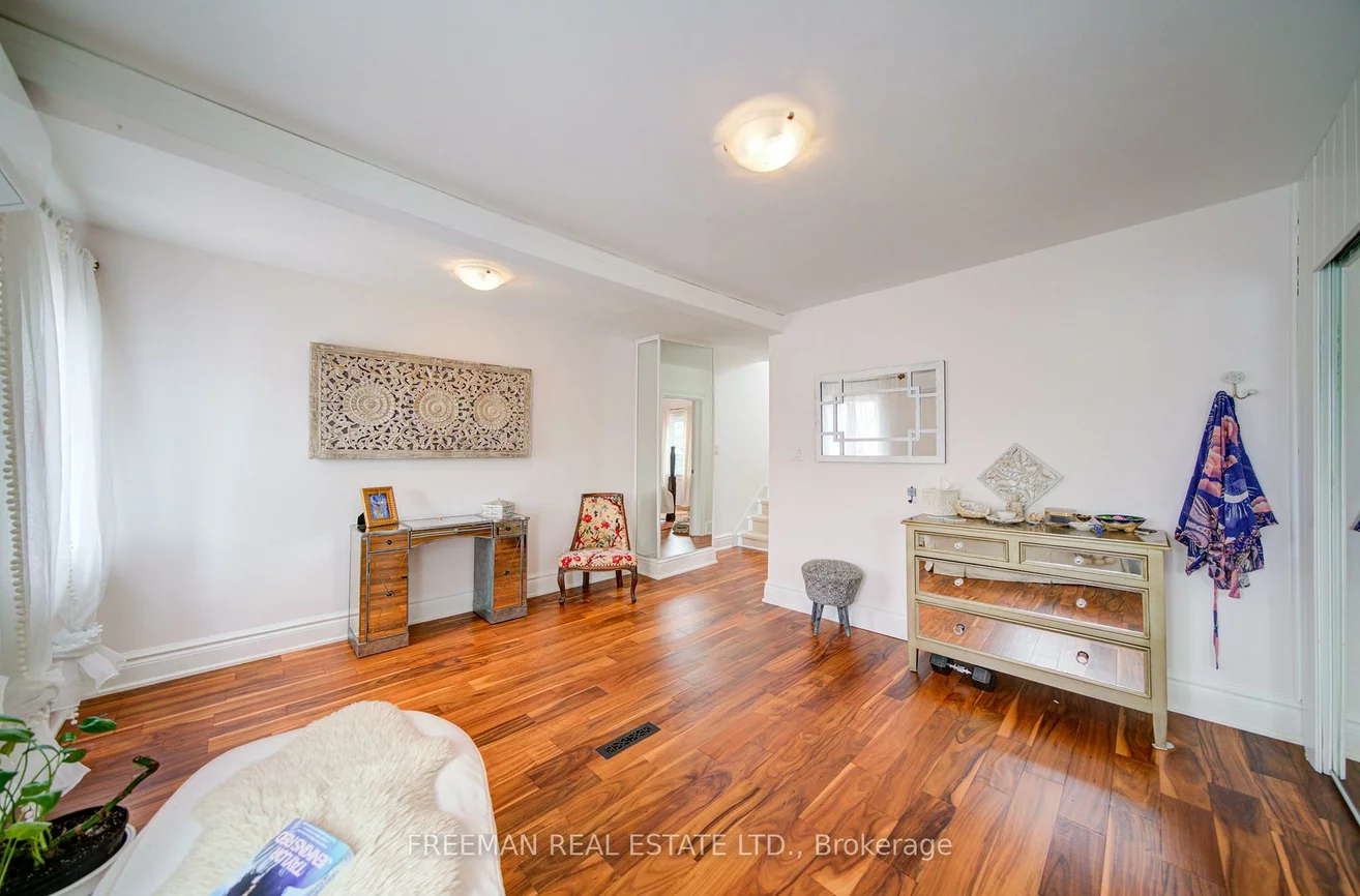 302, Evelyn, Junction Area, Toronto