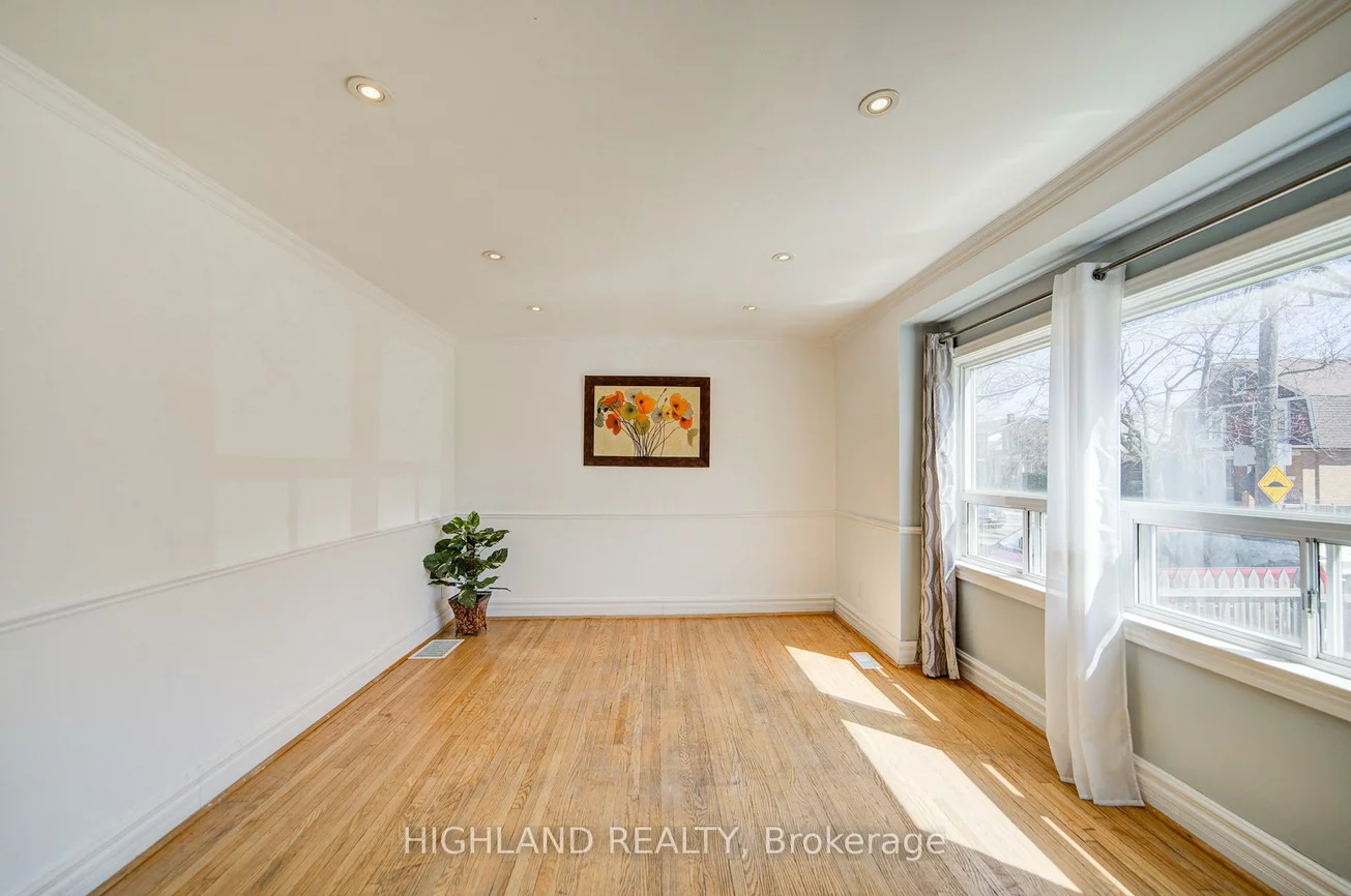 90, Clouston, Weston, Toronto