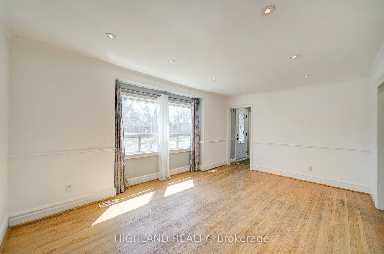 90, Clouston, Weston, Toronto