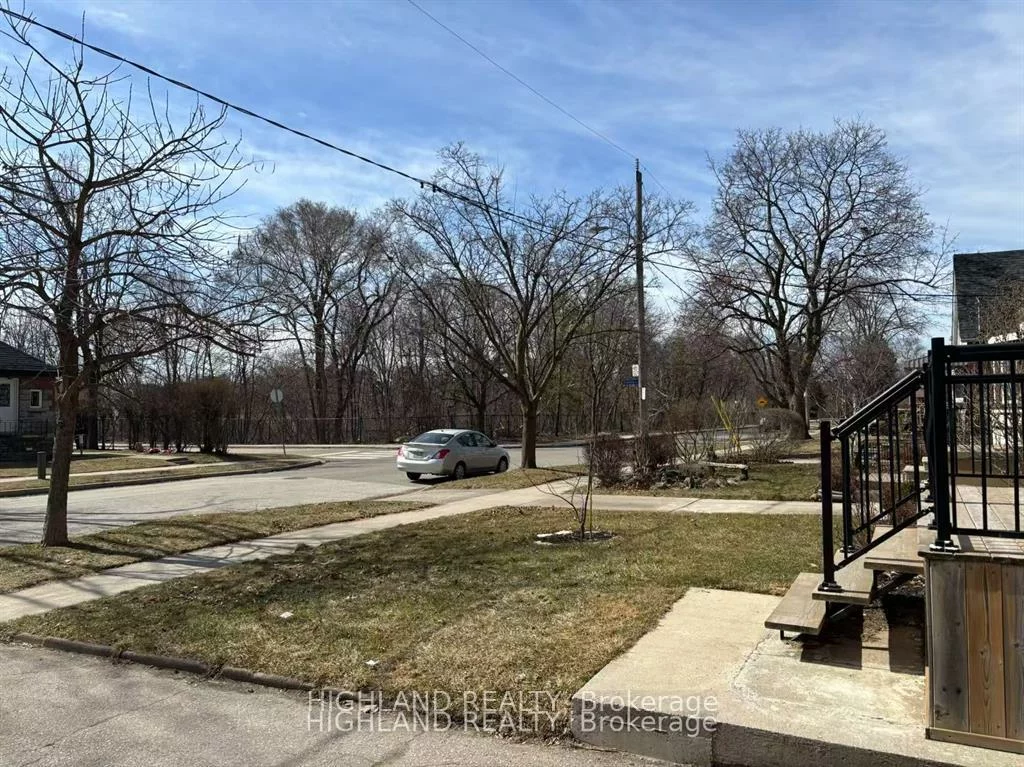 90, Clouston, Weston, Toronto