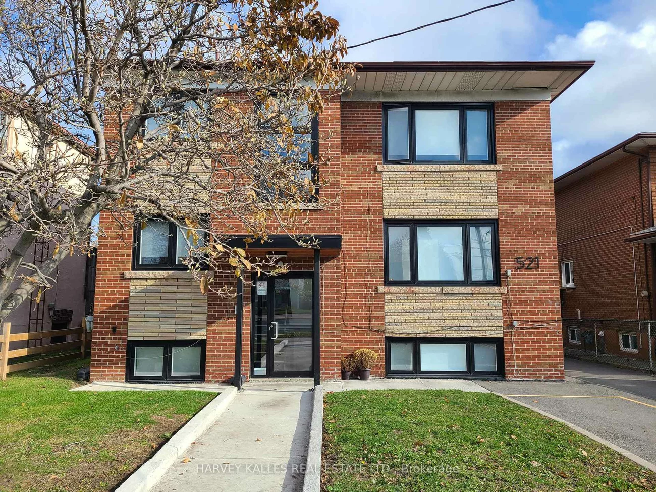 521, Browns, Alderwood, Toronto