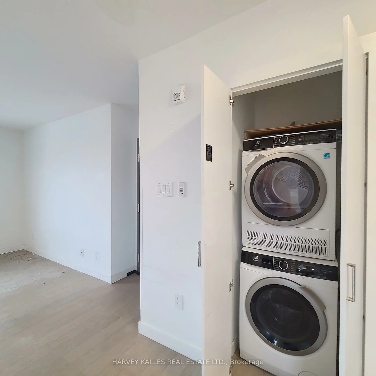 521, Browns, Alderwood, Toronto