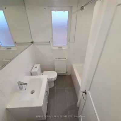 521, Browns, Alderwood, Toronto