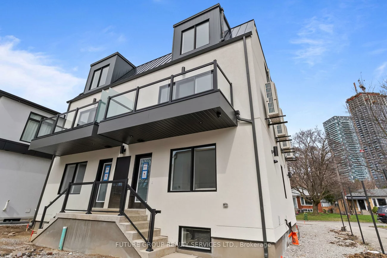 34, Poplar, Islington-City Centre West, Toronto
