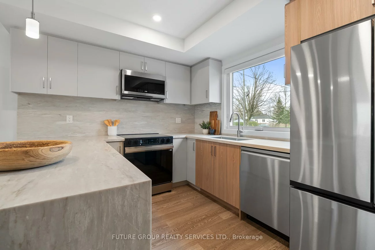 34, Poplar, Islington-City Centre West, Toronto