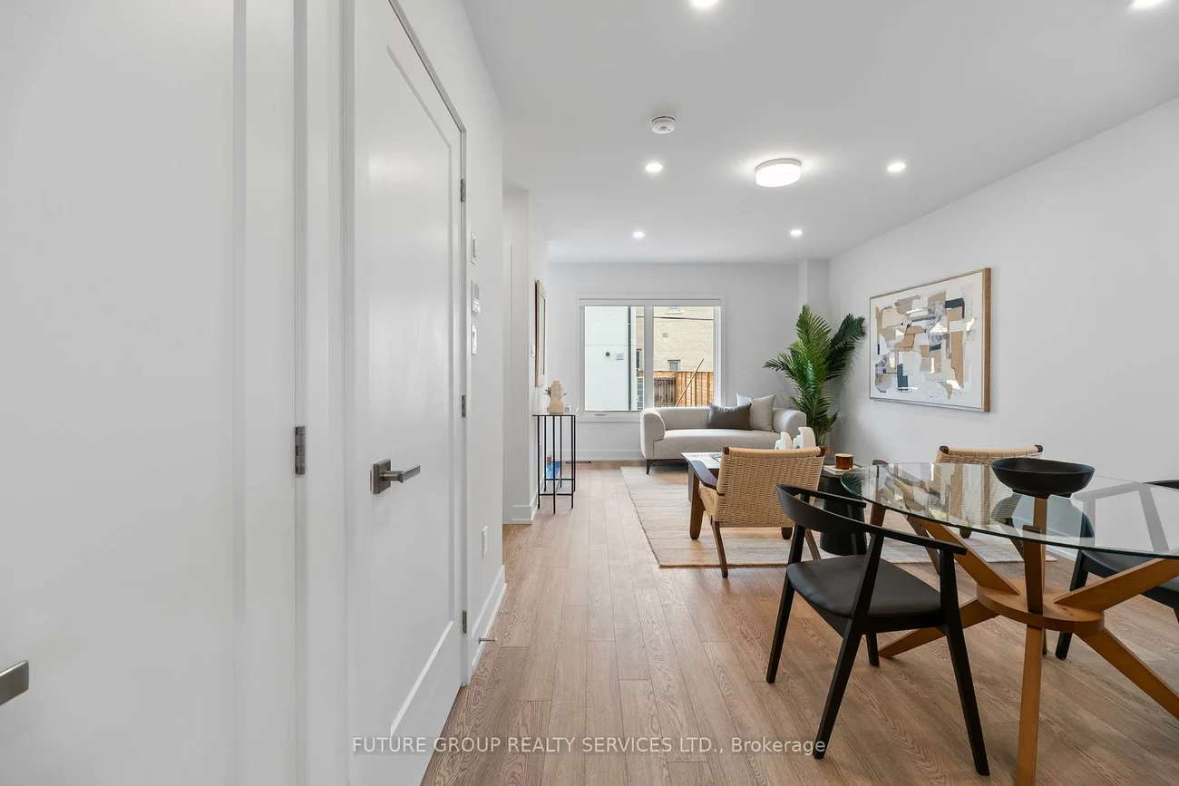 34, Poplar, Islington-City Centre West, Toronto