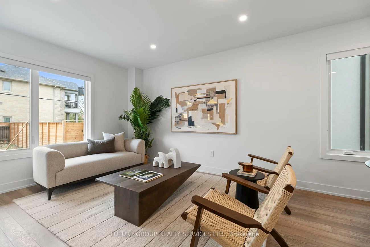 34, Poplar, Islington-City Centre West, Toronto