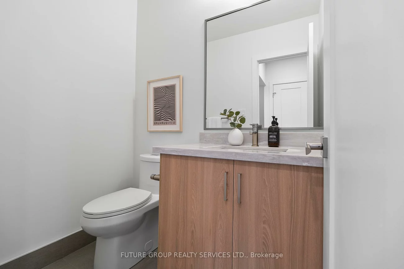 34, Poplar, Islington-City Centre West, Toronto