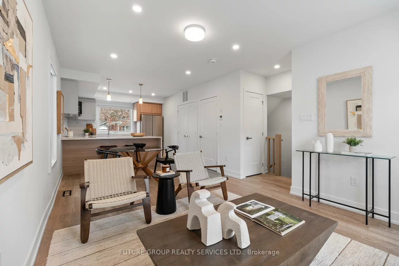 34, Poplar, Islington-City Centre West, Toronto