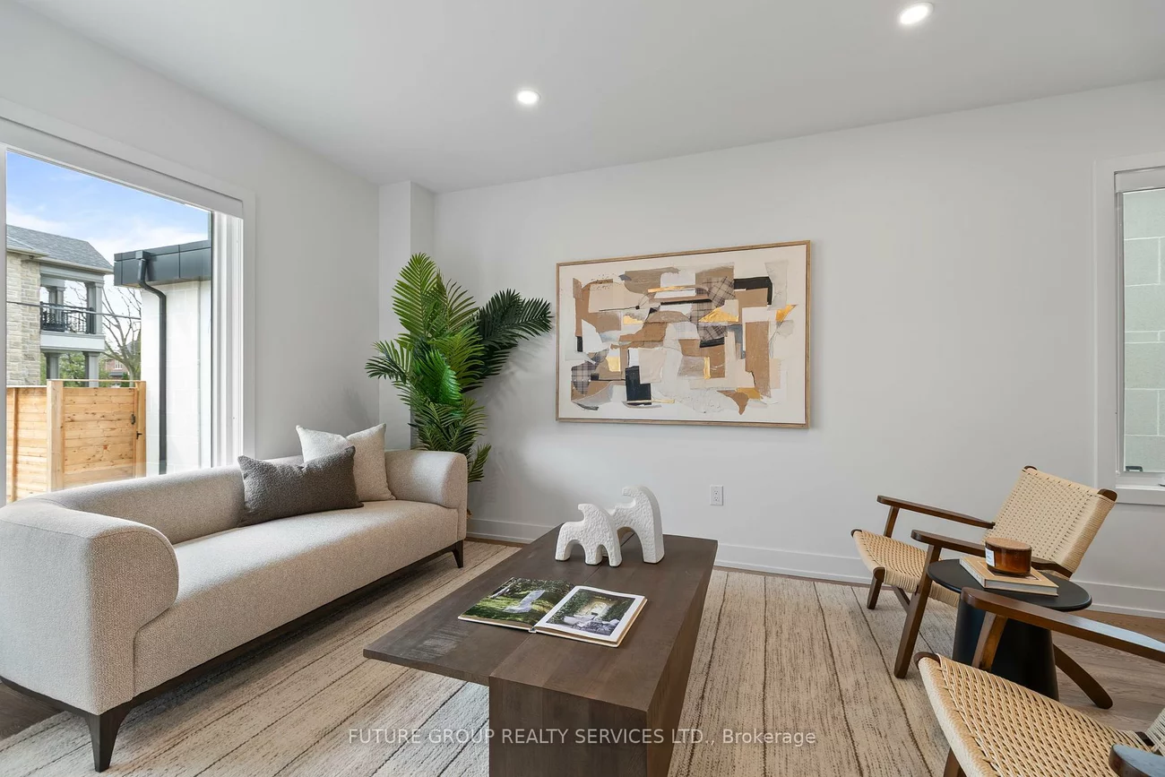 34, Poplar, Islington-City Centre West, Toronto