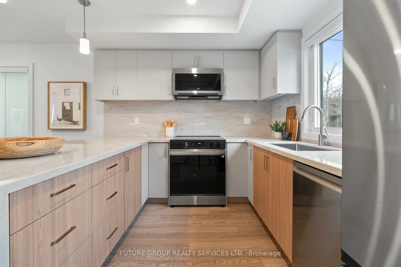 34, Poplar, Islington-City Centre West, Toronto