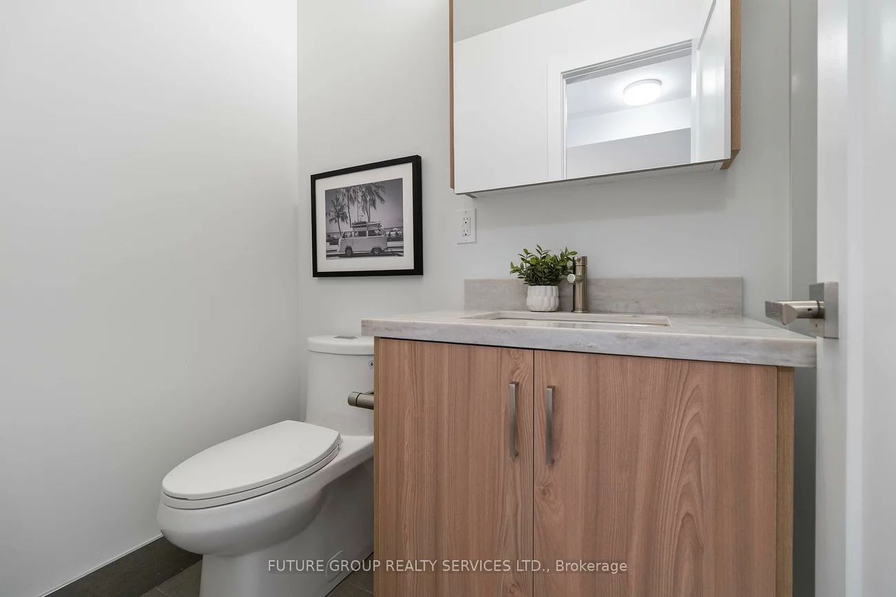 34, Poplar, Islington-City Centre West, Toronto