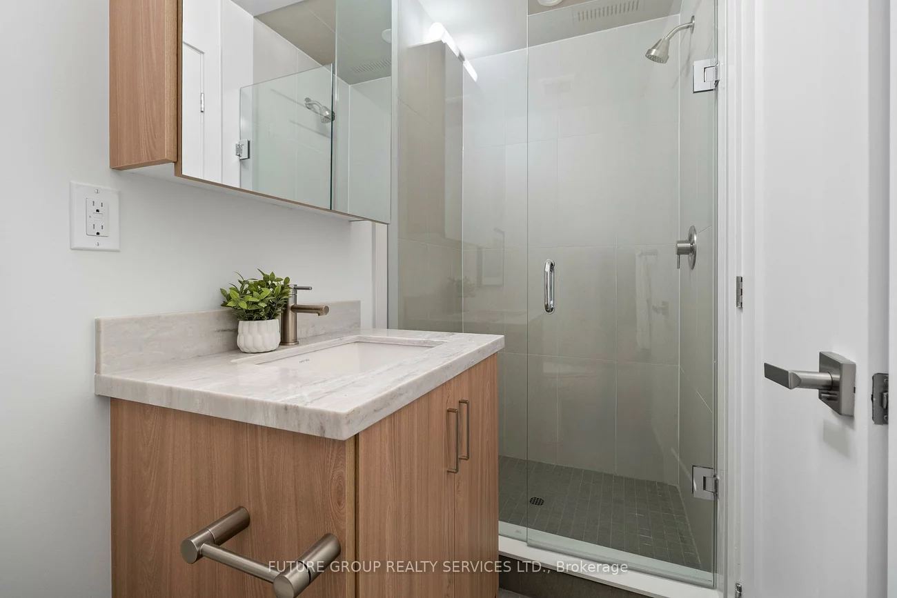34, Poplar, Islington-City Centre West, Toronto