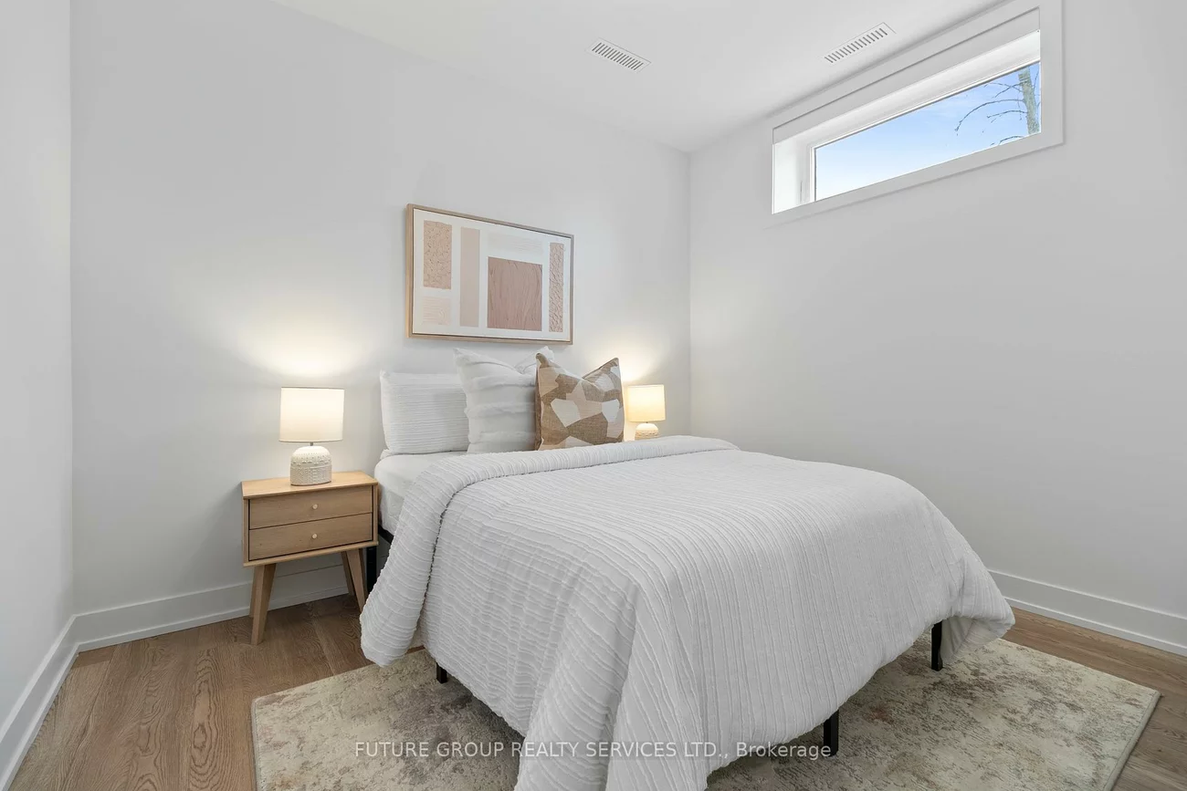 34, Poplar, Islington-City Centre West, Toronto