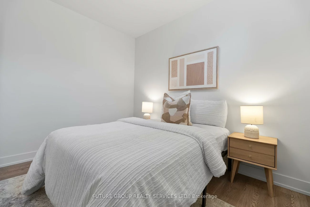 34, Poplar, Islington-City Centre West, Toronto